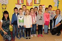 Deset žáků z 1.B Základní školy Milín pod vedením paní učitelky Vítkové a paní asistentky Dudáčkové.