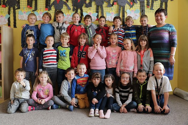 Prvňáčci ze Základní školy v Milíně ve školním roce 2019/2020.