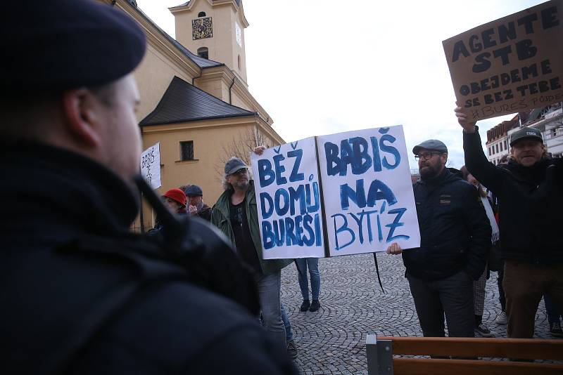 Ze setkání premiéra s občany Příbrami se v budově radnice.