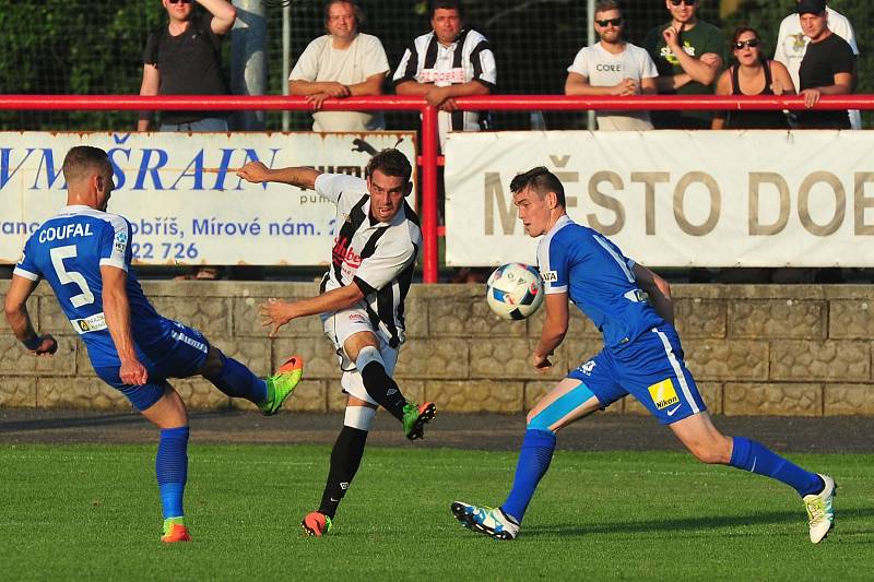 Stadion V Lipkách v Dobříši zažil ve středu v podvečer fotbalový svátek. K utkání 2. kola českého poháru MOL Cup sem přijel prvoligový tým Slovan Liberec.