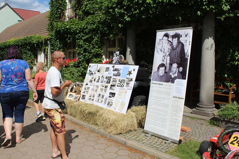 V Petrovicích u Sedlčan si dali už potřetí dostaveníčko milovníci historických vozidel.