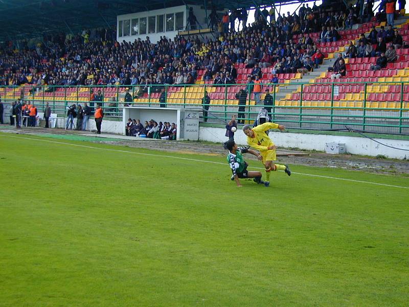 Utkání Poháru UEFA Marila Příbram  Sedan z roku 2001.