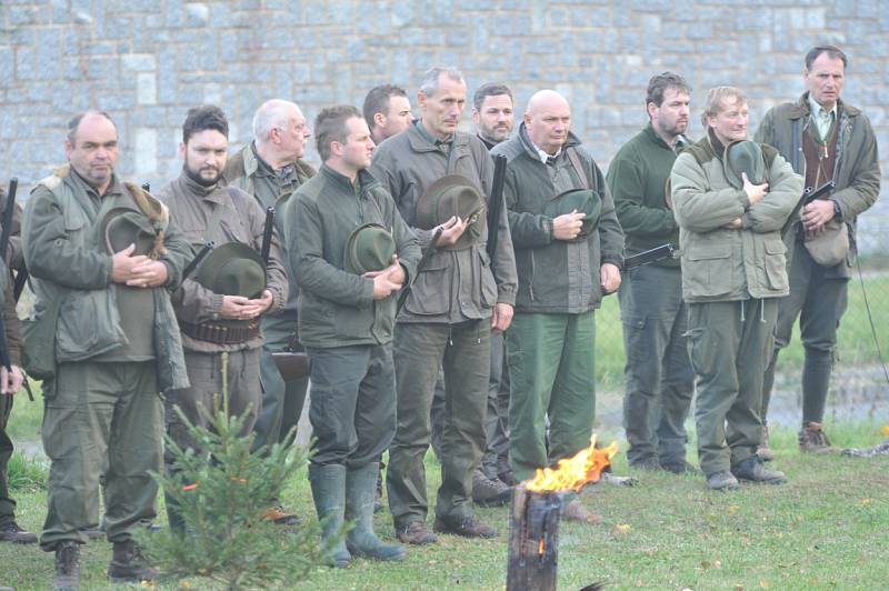 Tradiční hon na bažanty uspořádali na sklonku října myslivci z Mysliveckého sdružení (MS) Svatý Jan. 