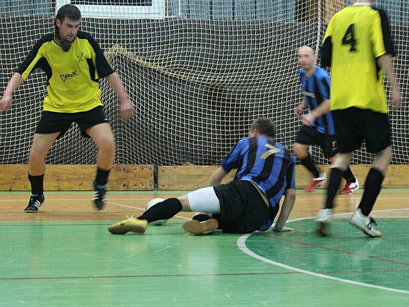 Divize futsalu: HFK Příbram - MCE Slaný (7:12).