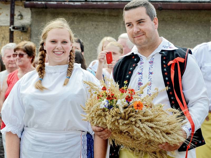 Lidé v Obecnici oblékli kroje a po letech oslavili dožínky. 