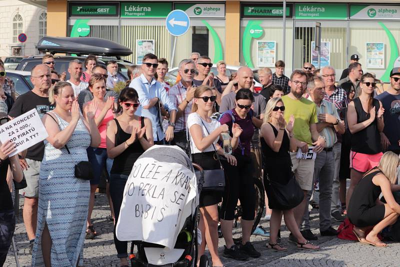 V Příbrami se už potřetí demonstrovalo proti výměně na pozici ministra spravedlnosti i proti premiérovi Andreji Babišovi. Tentokrát demonstranty podpořil i herec Pavel Nový.