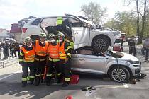 Krajská hasičská soutěž ve vyprošťování osob u dopravních nehod.