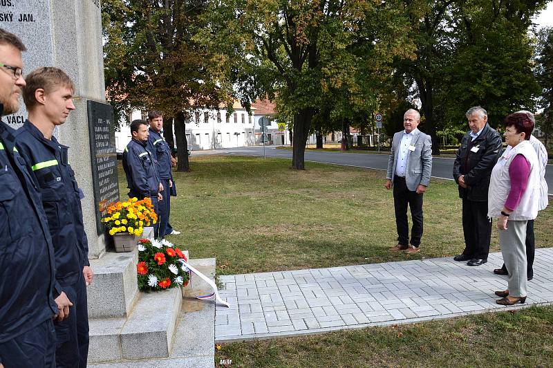 Je to již 700 let od založení obce Lochovice a zároveň si významné výročí připomínají i zdejší hasiči, kteří slavili 130. výročí.