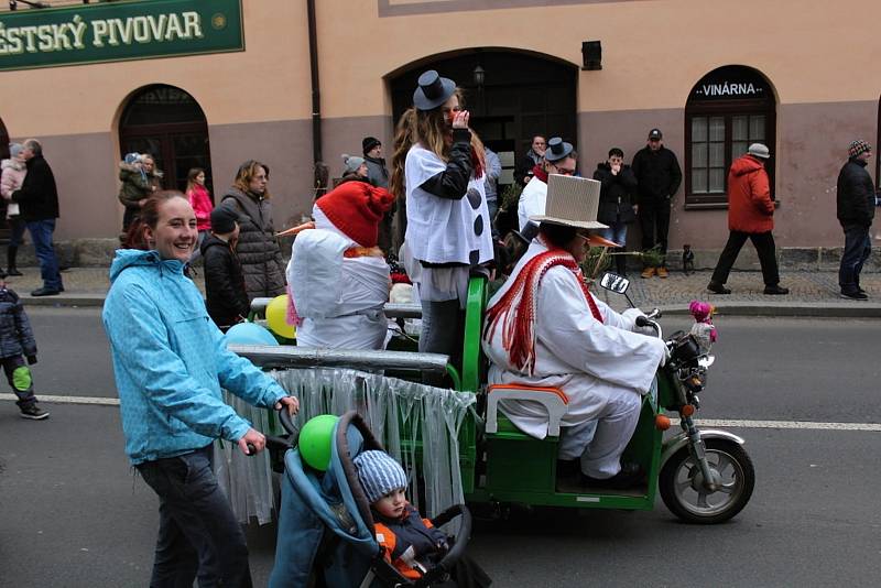 Sobotní masopustní průvod zahájil v Březnici čtyřicetidenní půst.