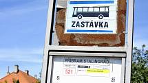 Autobusová zastávka Stalingrad v ulici Hornických učňů v Příbrami.