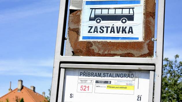 Autobusová zastávka Stalingrad v ulici Hornických učňů v Příbrami.