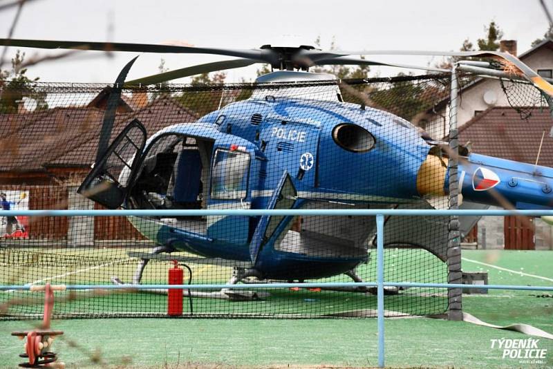 U Dobříše havaroval vrtulník záchranářů.