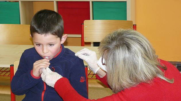 Z antigenního testování žáků na koronavirus ve 2. Základní škole v Dobříši.