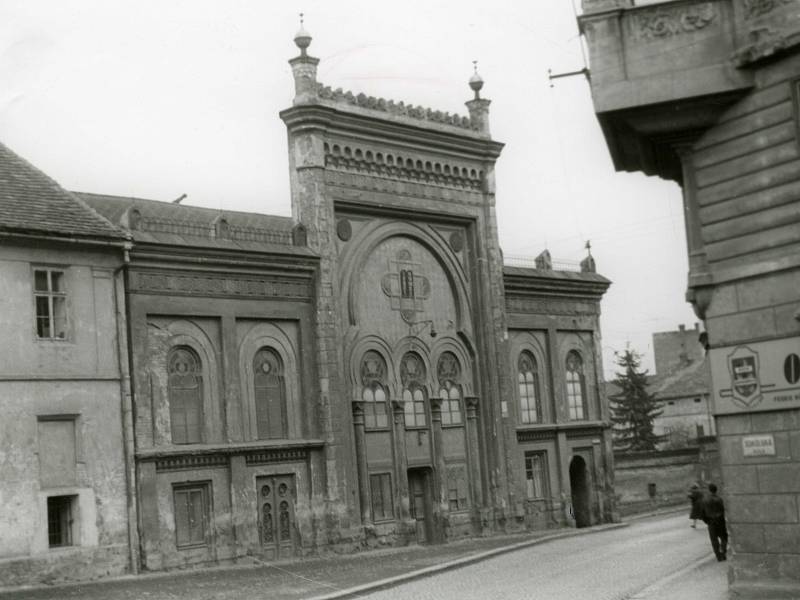 Příbramská synagoga před demolicí.