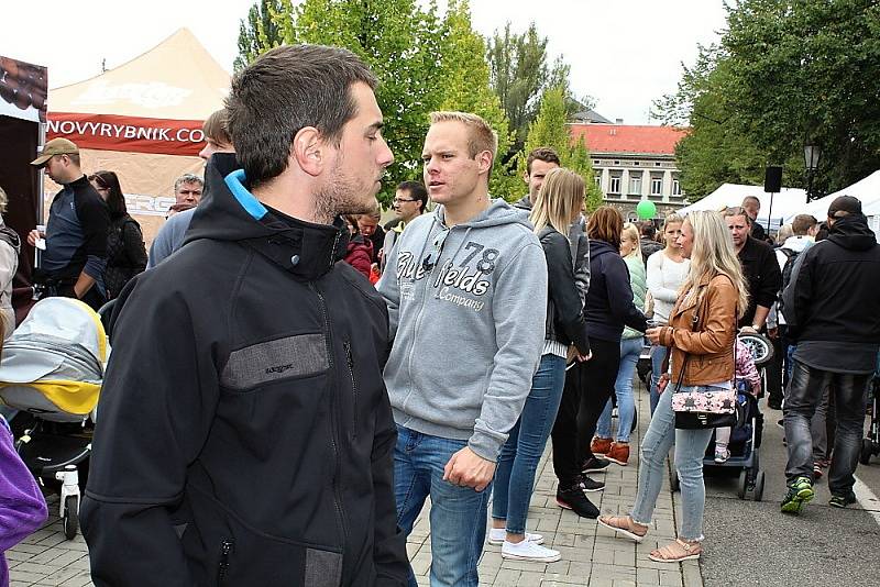 Food festival v Příbrami přilákal davy lidí. Snímky hovoří za vše. 