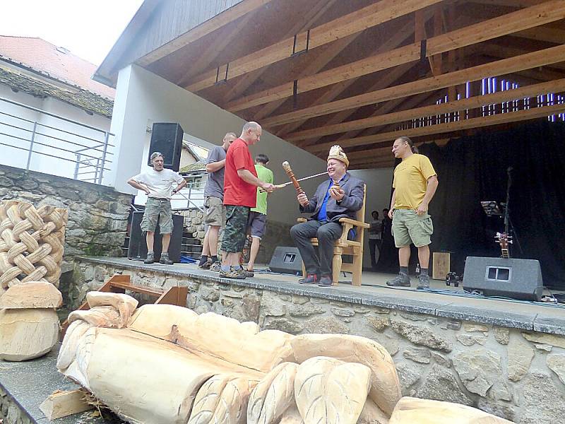 NÁPAD pasování na krále řezbáři před Petrem Štěpánkem do poslední chvíle tajili.