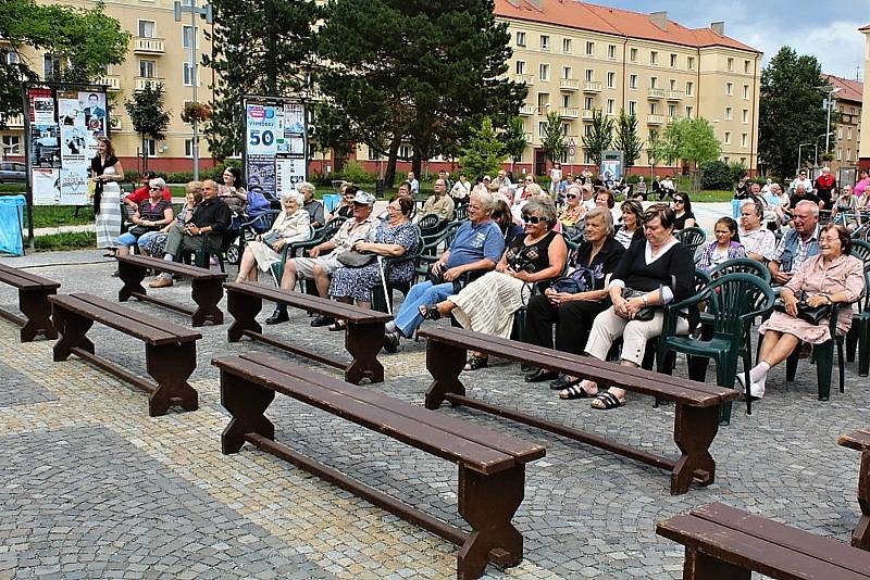 Rožmitálská Venkovanka na náměstí 17. listopadu byla součástí Příbramského kulturního léta.