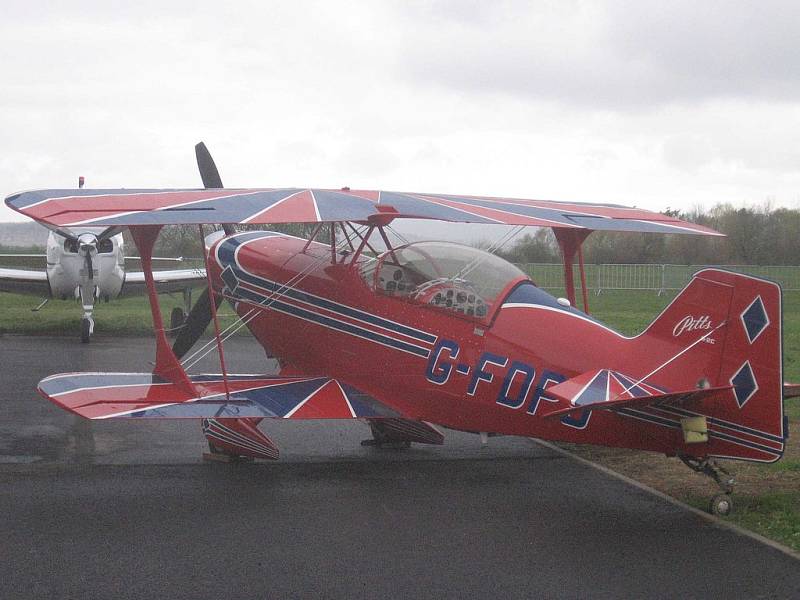 Výstava AeroExpo Prague 2008 na letišti v Dlouhé Lhotě