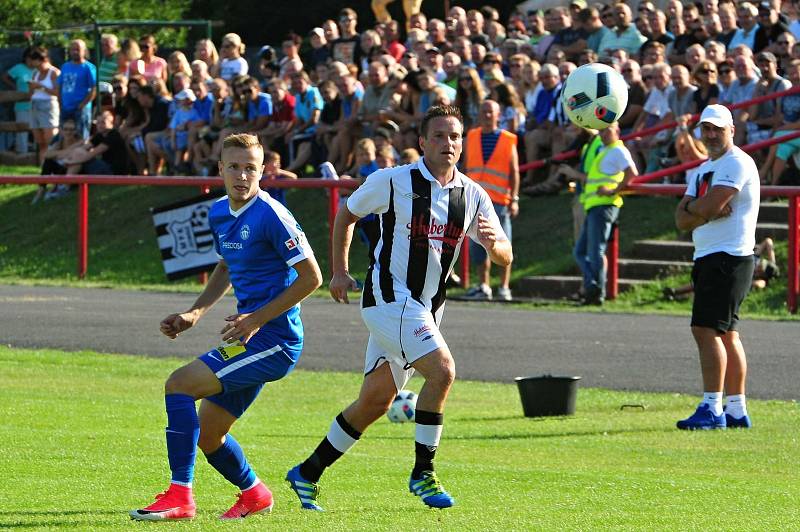 Stadion V Lipkách v Dobříši zažil ve středu v podvečer fotbalový svátek. K utkání 2. kola českého poháru MOL Cup sem přijel prvoligový tým Slovan Liberec.