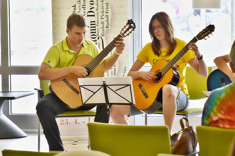 Koncert na hlavní recepci v Oblastní nemocnici v Příbrami v rámci Hudebního festivalu Antonína Dvořáka.