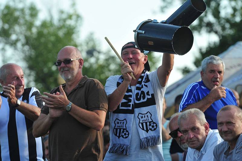 Stadion V Lipkách v Dobříši zažil ve středu v podvečer fotbalový svátek. K utkání 2. kola českého poháru MOL Cup sem přijel prvoligový tým Slovan Liberec.