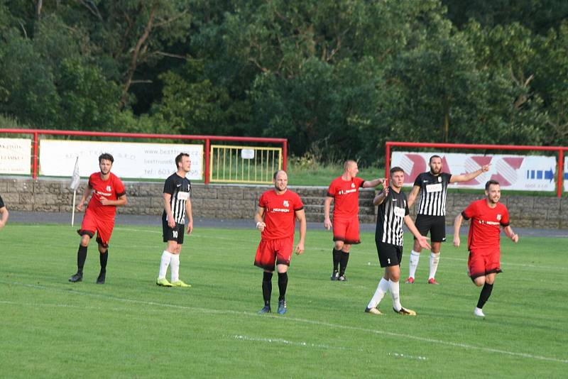 Ze zápasu divize B MFK Dobříš - Brandýs nad Labem 4:2.