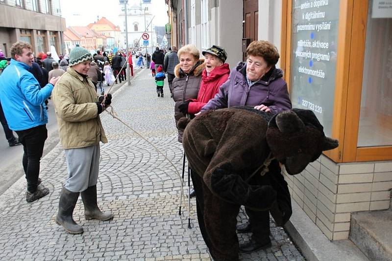 Sobotní masopustní průvod zahájil v Březnici čtyřicetidenní půst.