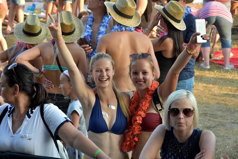 Letní festival v příjemném prostředí, přímo na pláži, byl v tropickém počasí volbou několika tisíců návštěvníků. Foto: Ondřej Navrátil