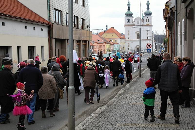 Sobotní masopustní průvod zahájil v Březnici čtyřicetidenní půst.
