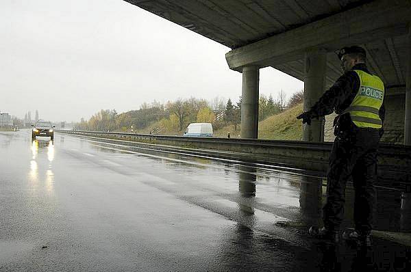 Pondělní policejní akce na R4