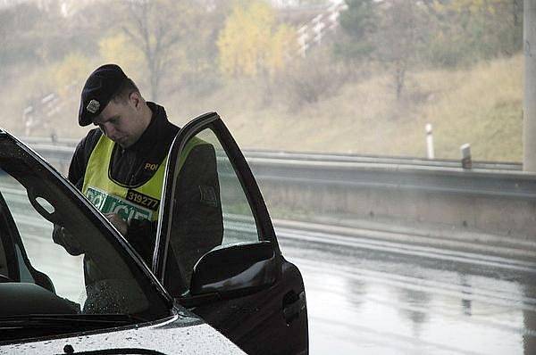 Pondělní policejní akce na R4