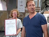 V sedlčanské knihovně je možné vidět certifikáty udělené za české rekordy, na které město v posledních deseti letech dosáhlo. Je mezi nimi také ten, který převzala ředitelka knihovny Blanka Tauberová letos v červnu.