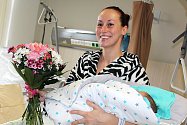 ŠŤASTNÁ MAMINKA Zdeňka Milfaitová z Příbrami s malým Sebastianem při včerejším slavnostním uvítání prvního letošního miminka v příbramské porodnici. 