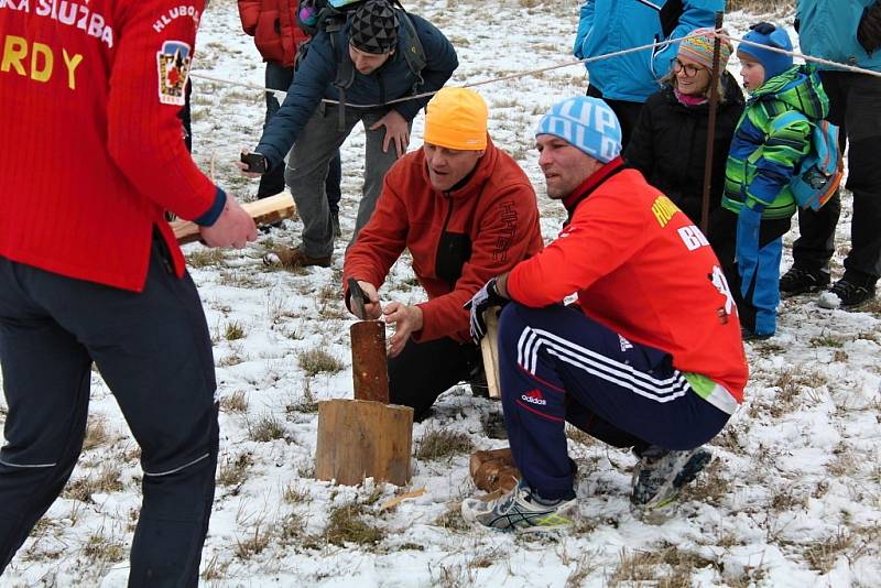 Necelé tři desítky posádek se v sobotu odpoledne postavily na start 38. ročníku populárního Zlatého nugetu Bečánova. Nejrychlejší posádka zvládla zhruba sedmikilometrovou trasu za necelou hodinu.