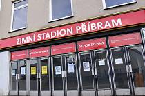Kvůli dvojutkání českých hokejistů se Švýcary musí veřejnost počítat ve dnech 4. a 5. dubna s dopravním omezením v okolí bazénu, zimního stadionu a gymnázia.