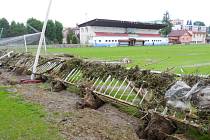 Stadion Tatranu Sedlčany poté, co opadla voda.