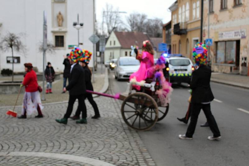 Sobotní masopustní průvod zahájil v Březnici čtyřicetidenní půst.