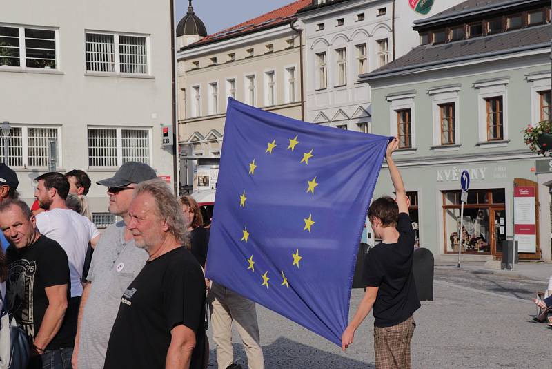 V Příbrami se už potřetí demonstrovalo proti výměně na pozici ministra spravedlnosti i proti premiérovi Andreji Babišovi. Tentokrát demonstranty podpořil i herec Pavel Nový.