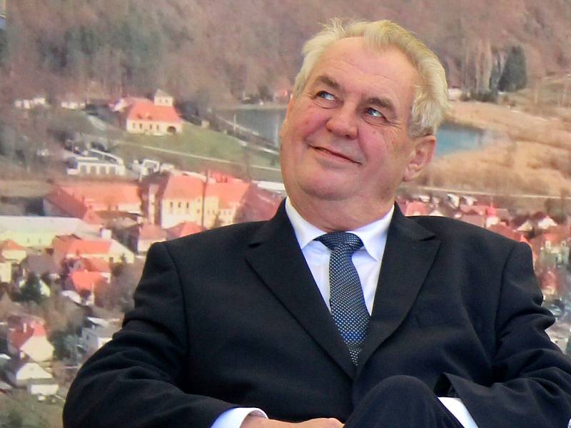 Návštěva prezidenta Miloše Zemana v Jincích. Setkání s veřejností na náměstí.