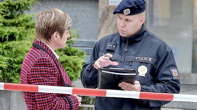 Neznámý pachatel v pondělí dopoledne nahlásil bombu v některé z městských budov v Příbrami.