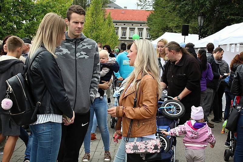 Food festival v Příbrami přilákal davy lidí. Snímky hovoří za vše. 