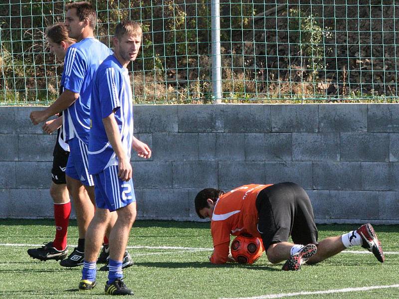 1. liga: Viva kamenictví - Halucinace (0:6).