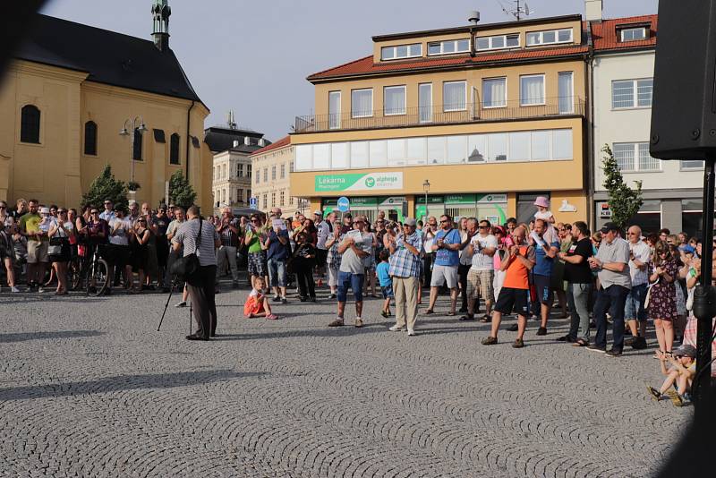 V Příbrami se už potřetí demonstrovalo proti výměně na pozici ministra spravedlnosti i proti premiérovi Andreji Babišovi. Tentokrát demonstranty podpořil i herec Pavel Nový.