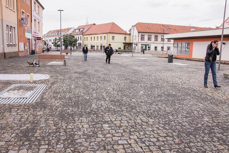 Z průběhu rekonstrukce náměstí v Dobříši.