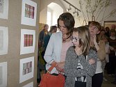PRVNÍ návštěvníci si výstavu prohlédli v pátek 30. dubna, další budou mít příležitost se seznámit s textilní tvorbou Diany Pinkasové až do 12. června. 