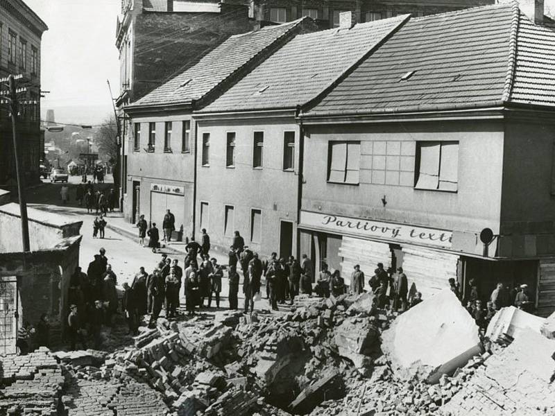 Demolice synagogy v Příbrami byla provedena 10. dubna 1969 ve 12 hodin a 10 minut.