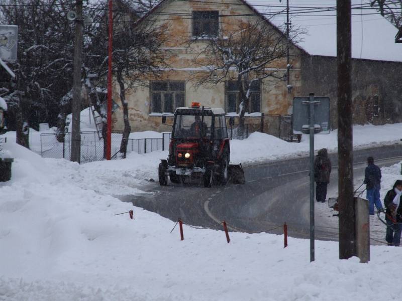 Příbramsko zasypal další sníh. Místy připadlo až 20 centimetrů nového sněhu. Na Rožmitálsku a v obcích pod brdskými hřebeny leží v průměru kolem 40 centimetrů sněhu. 