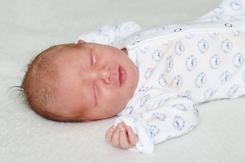 Mikuláš Strýček se narodil 17. října 2021 v Příbrami. Vážil 3640g a měřil 50cm. Doma v Malé Hraštici ho přivítali maminka Andrea a tatínek Jan.