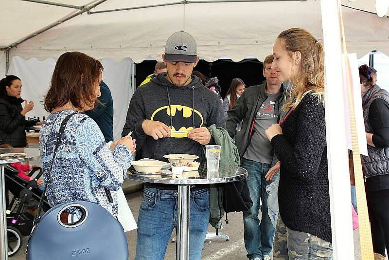 Food festival v Příbrami přilákal davy lidí. Snímky hovoří za vše. 