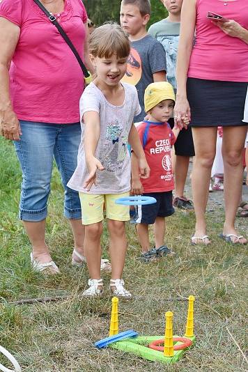 Pohádkový les v Libčicích nabídl dětem zábavu v sobotu 18. srpna. Pro děti bylo připraveno 12 soutěžních stanovišť a na každém na ně čekaly pohádkové postavy a plnění úkolů.